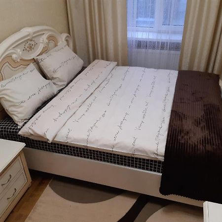 Двокімнатна Apartment Shepetivka Luaran gambar